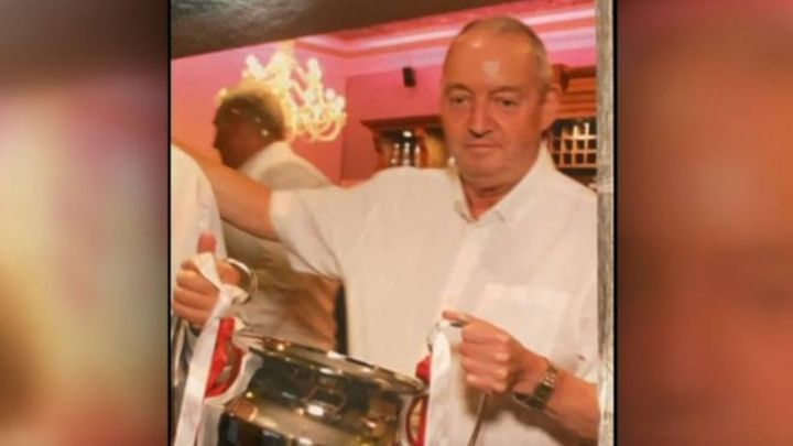 Coronavirus Family Of Covid 19 Death Liverpool Fan Demands Inquiry Bbc News