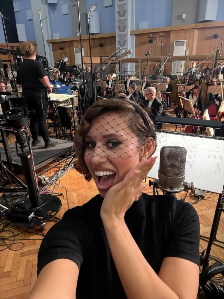 Raye Raye in the recording studio