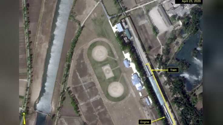 கண்காணிப்புக்குழுவின் செயற்கைக்கோள் படத்தில் ரயில் இருப்பதை காண முடிகிறது.