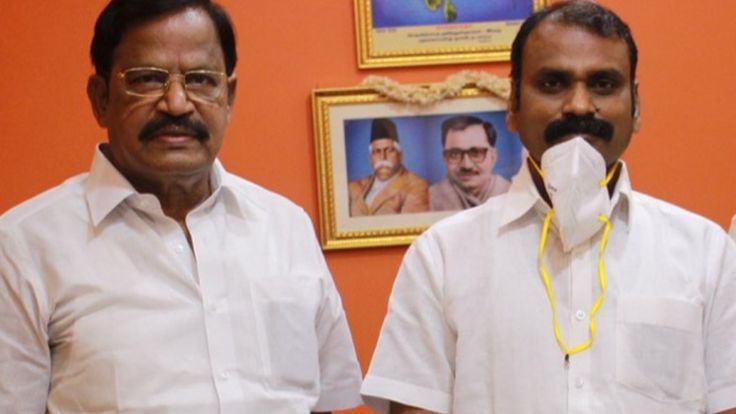 பாஜக மாநிலத் தலைவர் எல். முருகனுடன் வி.பி. துரைசாமி (இடது)