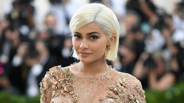 Reality TV star Kylie Jenner gives birth to baby girl (bbc.com)