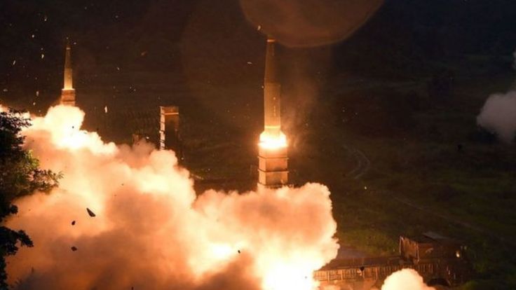 Hàn Quốc phóng tên lửa Hyunmu-2 qua Biển Đông trong cuộc tập trận chung Hàn Quốc-Hoa Kỳ nhằm phản ứng vụ Bắc Hàn phóng thử tên lửa đạn đạo xuyên lục địa hôm 29/7/2017