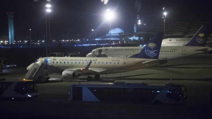 طائرات الخطوط الجوية السعودية في مطار الملك خالد الدولي