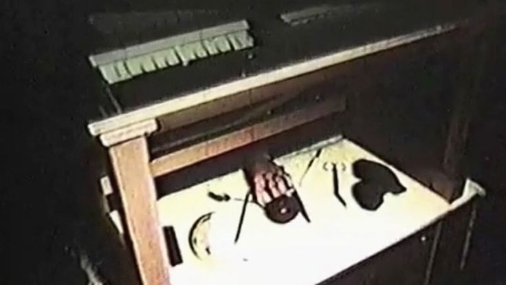 Mano y varios objetos