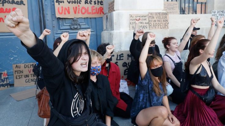 Акция в Париже против "феминицида"