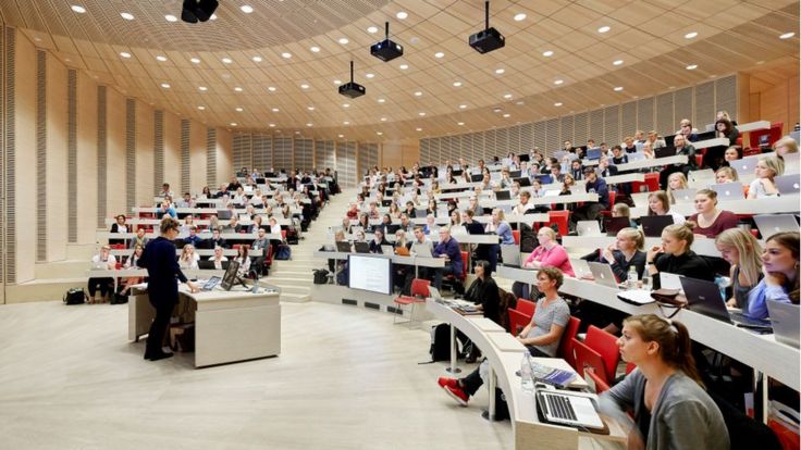 Una cátedra en una universidad de Dinamarca