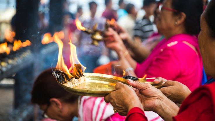 அனைத்து வயது பெண்களும் சபரிமலை கோயிலுக்குள் செல்ல உச்ச நீதிமன்றம் அனுமதி