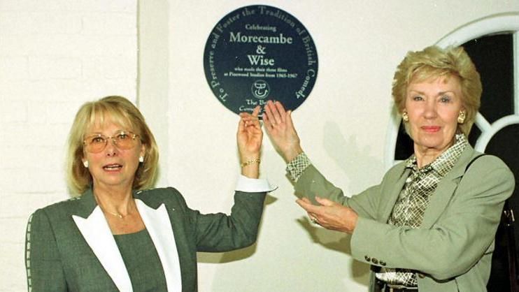 Doreen and Joan unveiling a plaque in 1999