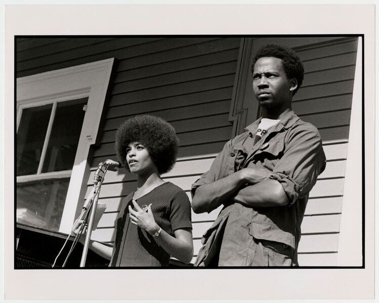 Angela Davis speaks at a rally in Oakland in 1970