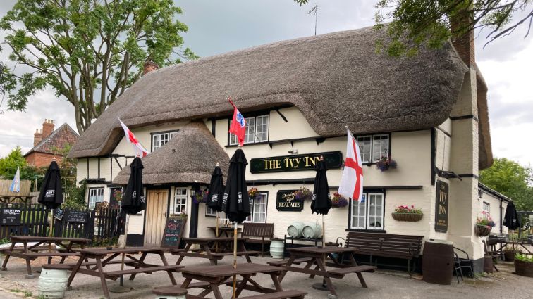 A front on image of the Ivy Inn, Heddington