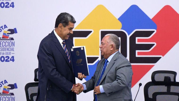 Nicolas Maduro, Venezuela's president, left, and Elvis Amoroso, president and rector of the National Electoral Council (CNE), attend a press conference to certify the presidential election at the National Electoral Council (CNE) in Caracas, Venezuela, on Monday, July 29, 2024. 