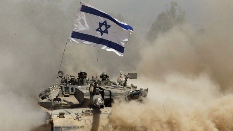 An Israeli tank with the Israeli flag (file photo)