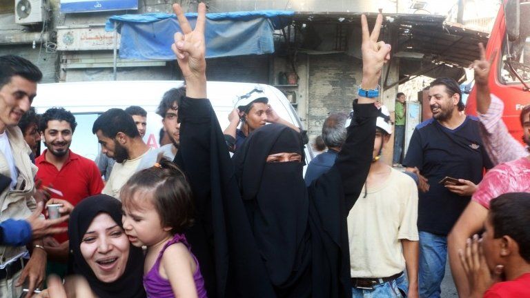 Civilians in Aleppo celebrate breaking of the government siege (06/08/16)