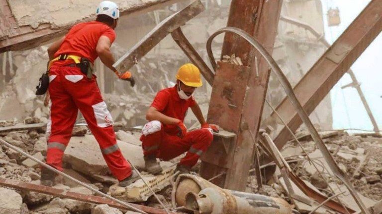 Iranian Red Crescent Society workers at scene of building collapse (24/05/22)