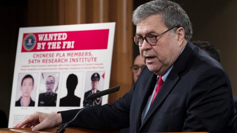 美国司法部长巴尔(William Barr)说,"这是有史以来最大的数据盗窃案。"