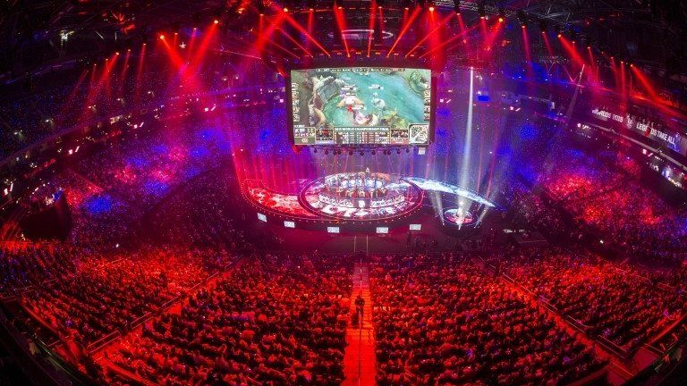SKT crowned 2016 League of Legends world champions - BBC News