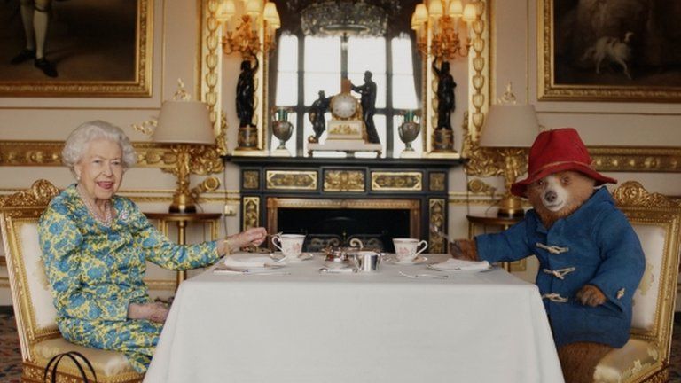 The Queen and Paddington Bear meeting for tea