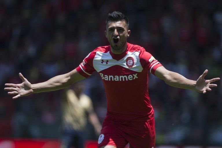Toluca's Enrique Triverio celebrates after scoring against Pumas in Toluca (2/08/15)