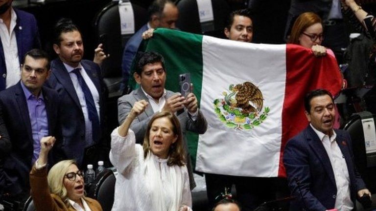 Opposition legislators react after a reform of the electricity sector, defended by Mexico"s President Andres Manuel Lopez Obrador, failed to pass the lower house of Congress, in Mexico City, Mexico April 17, 2022. REUTERS/L
