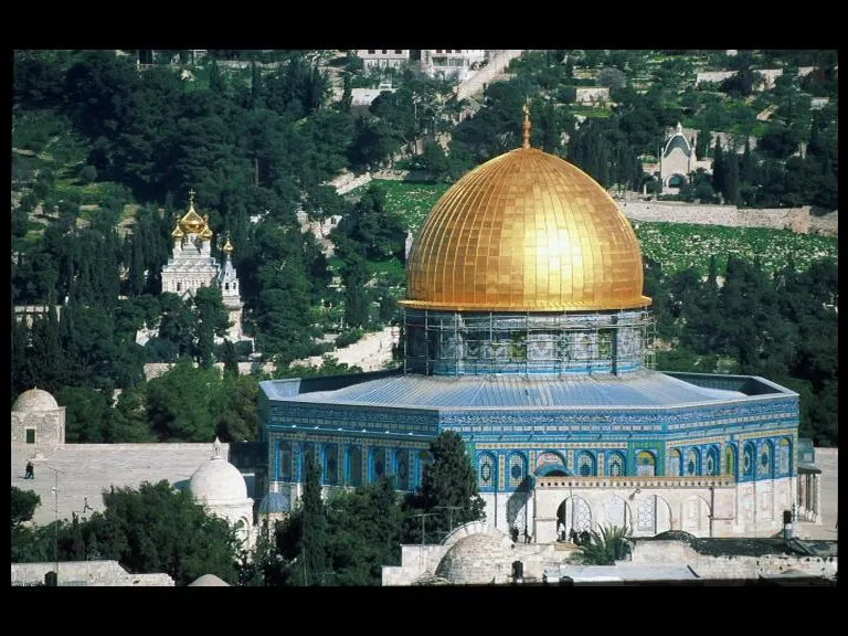 ما الذي يجعل القدس مهمة في كل الأديان؟ _118461202_tv000240336.jpg