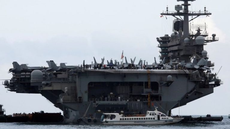 Tàu sân bay USS Theodore Roosevelt cập bến Đà Nẵng hôm 5/3