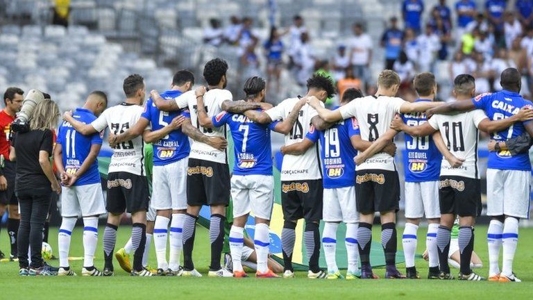 Players pray together before Cruzeiro v Corinthians match in Belo Horizonte
