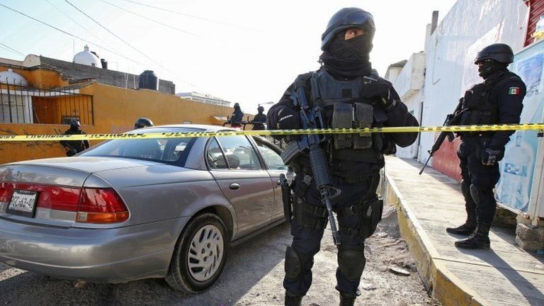 Security agents place a checkpoint in an avenue in Tepic, Nayarit state, Mexico, 10 February 2017