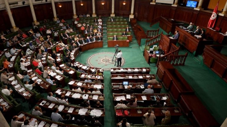 الرئيس التونسي سيحيل للبرلمان حزمة التوصيات لإقرارها
