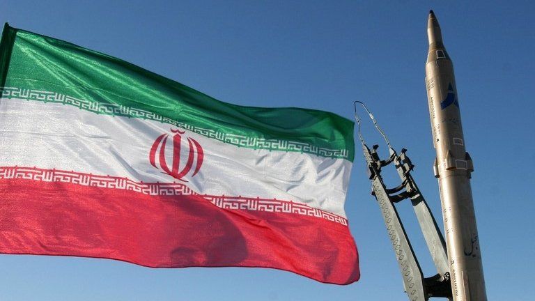 Iranian flag beside Sajil missile (file photo)