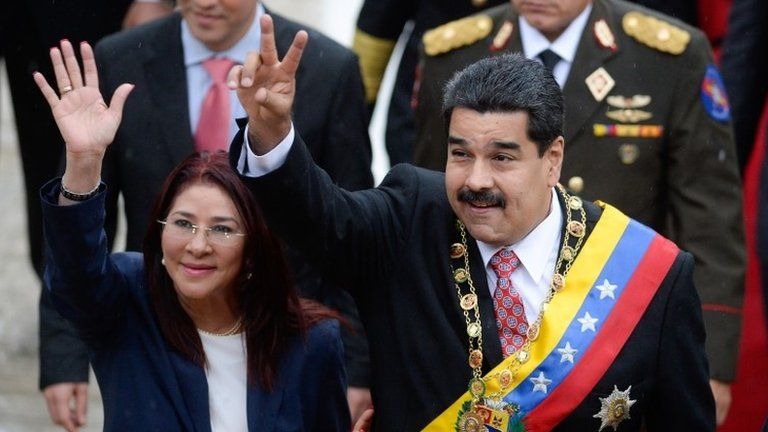 Venezuelan President Nicolas Maduro and his wife Cilia Flores wave upon their arrival at the National Assembly for a session commemorating Independence Day in Caracas on 5 July, 2015
