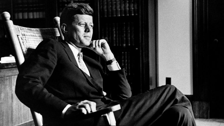 Безупречно одевавшийся Джон Фицджеральд Кеннеди был воплощением определенного типа мужественности