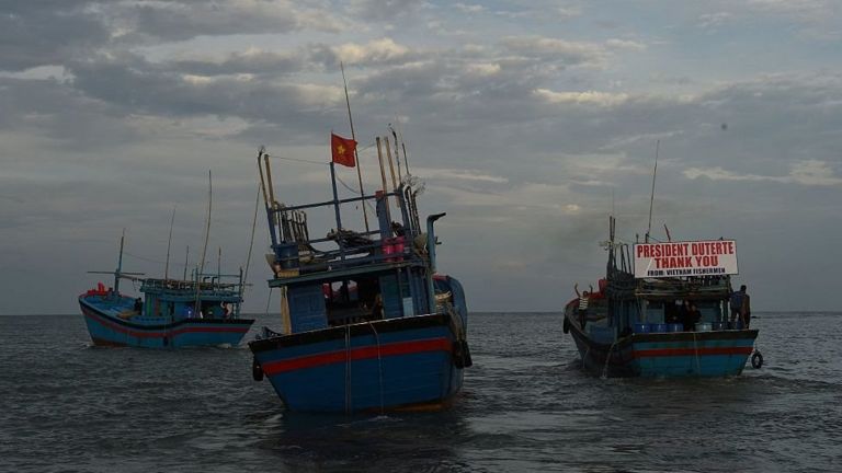 Quyết định thả ngư dân đưa ra sau khi Tổng thống Duterte thăm Việt Nam