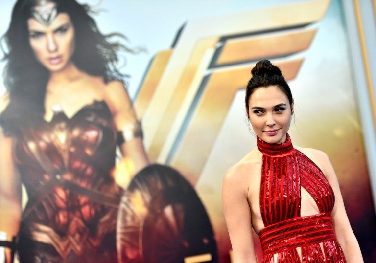 Wonder Woman women-only screenings in Texas spark row - BBC News