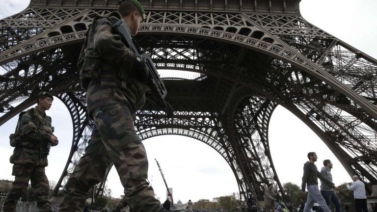 French troops patrol at base of Eiffel Tower - 16 November