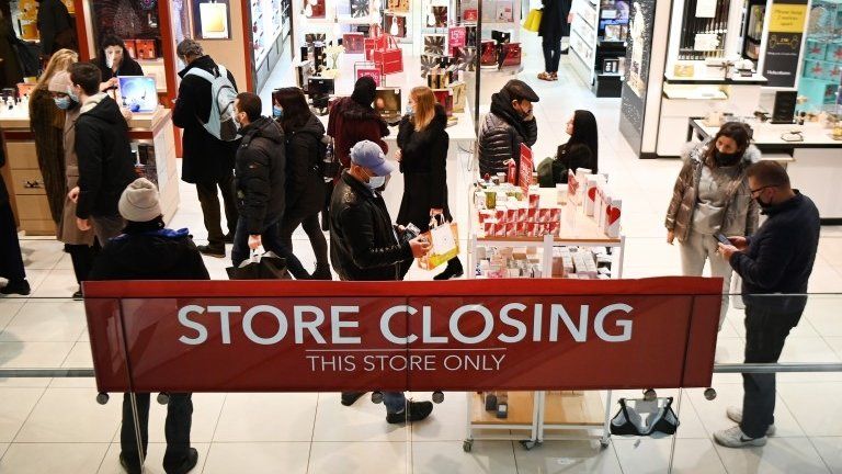 Debenhams 'Store Closing' sign