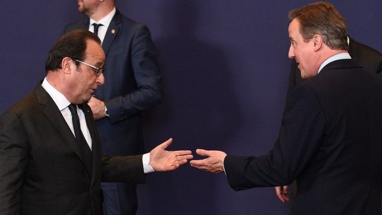 French President Francois Hollande (left) and British Prime Minister David Cameron (right)