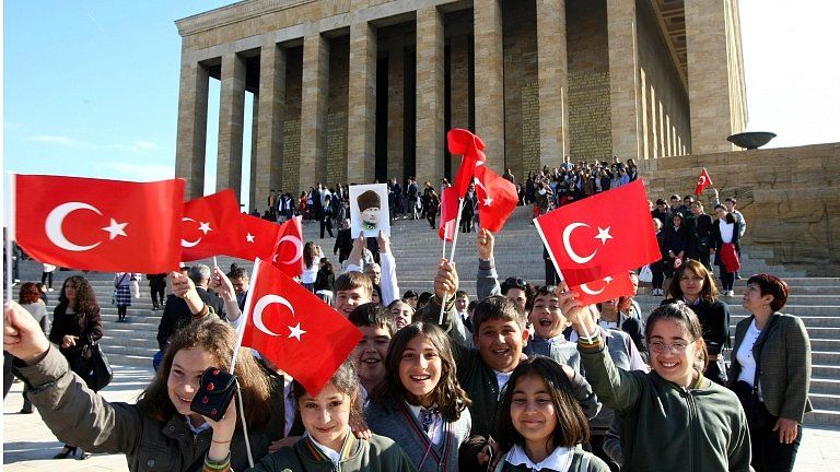 Children with Turkish flags at Ataturk mausoleum in Ankara, 23 Apr 12