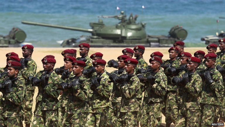 Sri Lankan commandos march during a rehearsal ahead of the War Victory parade in Colombo May 17, 2012.