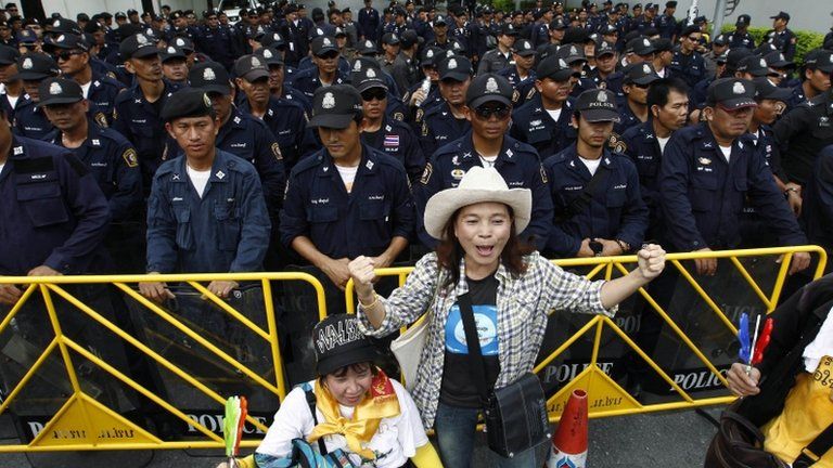 Police standing guard as Thailand's "yellow shirts" protest
