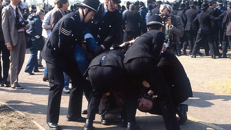 Police and striker at Orgreave