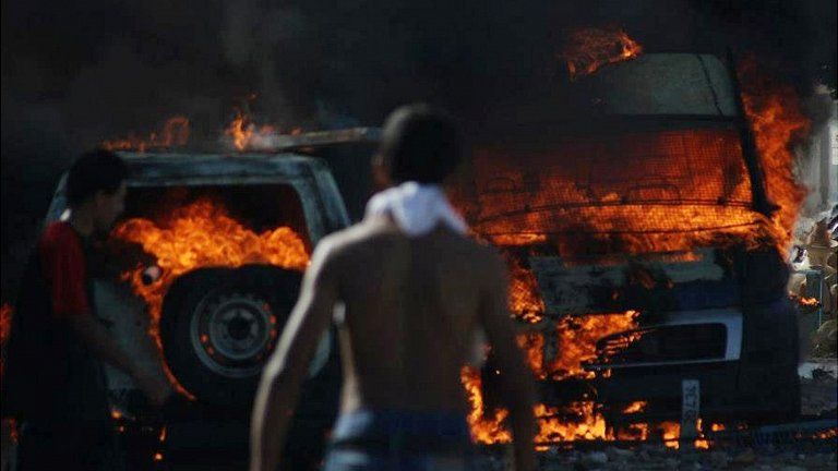 Police cars burn in Guellala. 6 Oct 2012