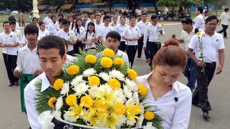 Cambodian mourning the death of former king Norodom Sihanouk in Phnom Penh, 16 October 2012