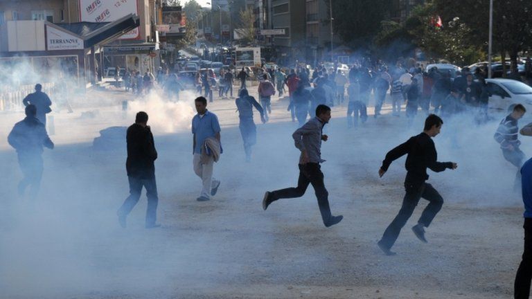 Demonstrators flee as police use tear gas in Pristina. Photo: 22 October 2012