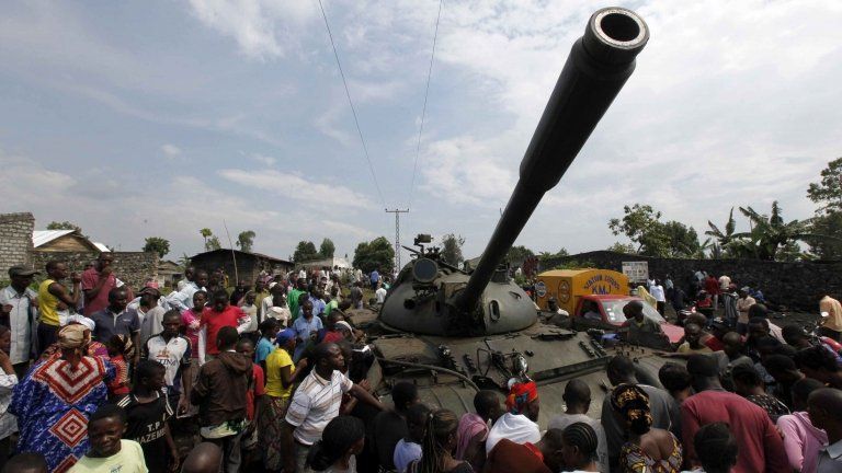 Abandoned tank near Goma, 21 November 2012