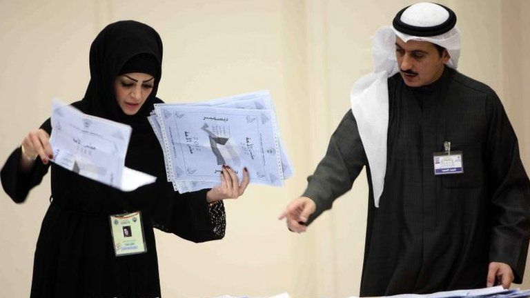 Counting in the Sabah al-Salem district on the outskirts of Kuwait city, 1 Dec