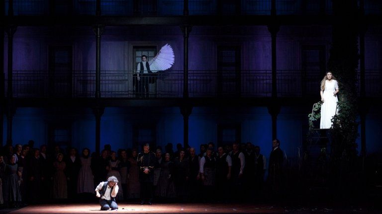 Tenor Jonas Kaufmann (lft) and Soprano Annette Dasch (rt) perform Lohengrin at La Scala on Friday