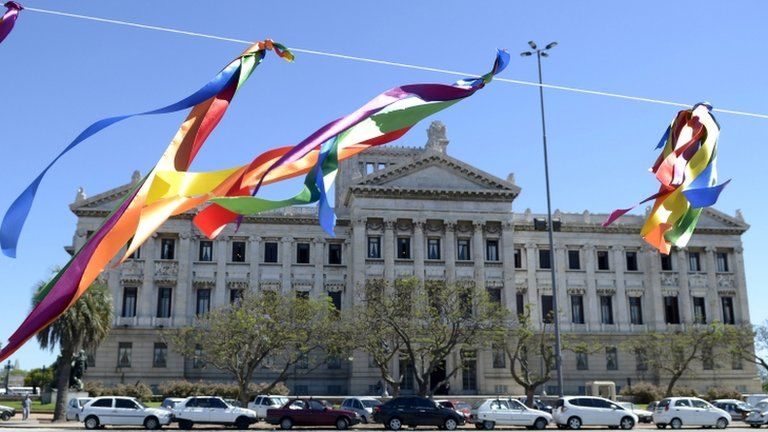 Gay rights ribbons fluter outside the uruguayan Congress