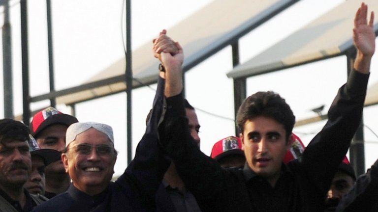 Bilawal Bhutto-Zardari (R) with his father, President Asif Ali Zardari, waving to supporters (27 Dec 2012)