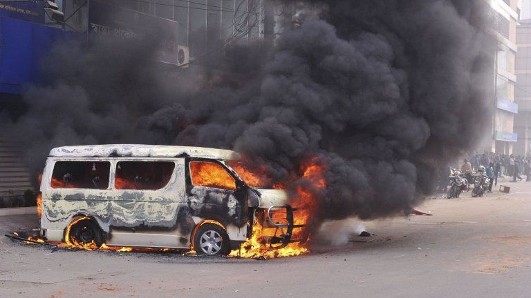 A minibus is set ablaze during a clash between Islamist activists and police in Dhaka January 28, 2013.