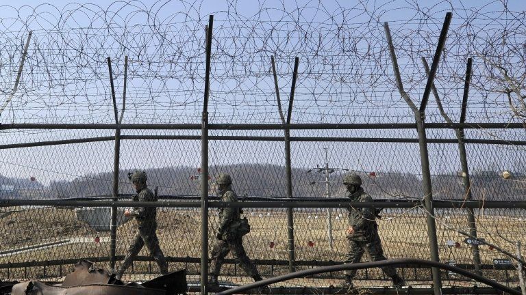 South Korean soldiers patrol along a military iron fence near the demilitarized zone dividing the two Koreas in Paju, 15 March 2013